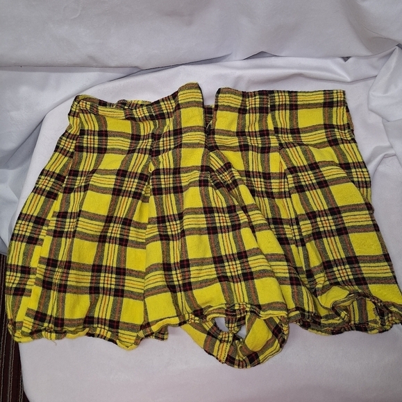 Wild fable plaid two piece plaid short set top is a medium bottoms are a large - Picture 5 of 10